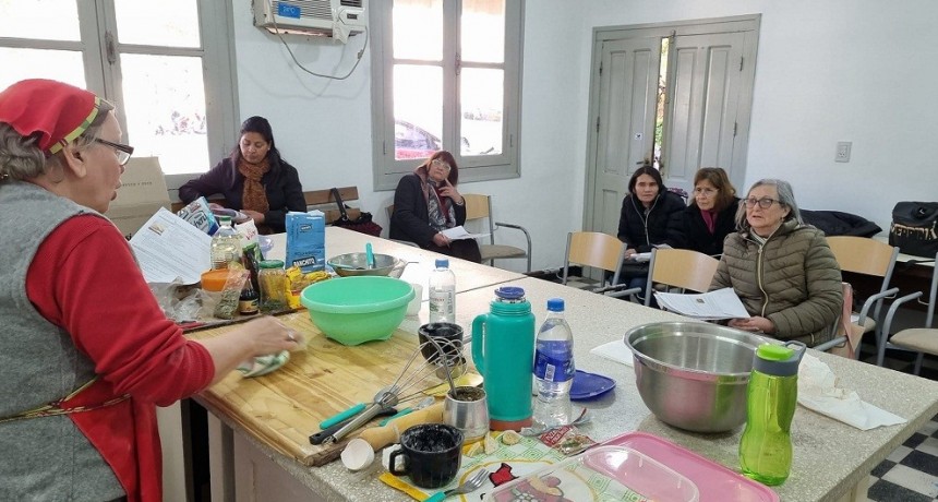 Villa &Aacute;ngela: SE REALIZ&Oacute; EL 6&ordm; TALLER DE COCINA PARA CEL&Iacute;ACOS DEL A&Ntilde;O