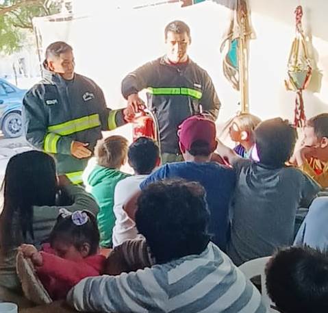 Villa &Aacute;ngela: BRINDARON UNA CHARLA A NI&Ntilde;OS SOBRE LA FUNCI&Oacute;N DEL BOMBERO