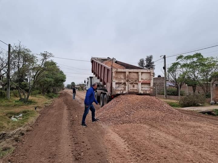 EL INTENDENTE PAPP ANUNCIA LA COMPRA DE CAMIONES Y CONTIN&Uacute;A CON LOS TRABAJOS DE RIPIADO EN VILLA &Aacute;NGELA
