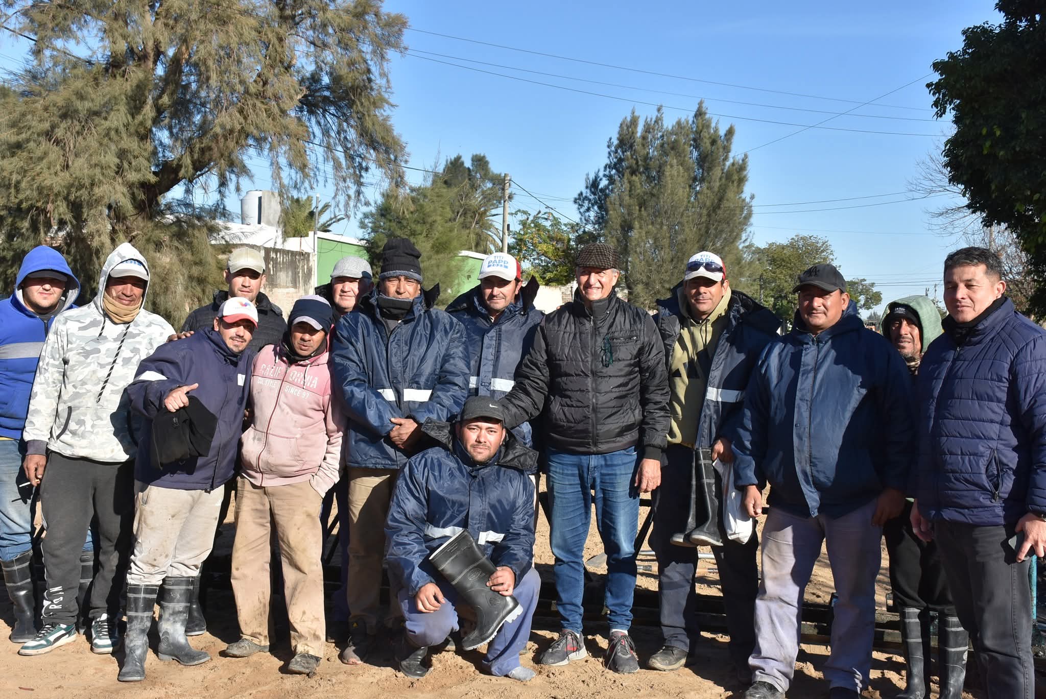 CONTINÚAN LOS TRABAJOS DE RIPIADO Y COMPACTACIÓN EN CALLES DE VILLA ÁNGELA