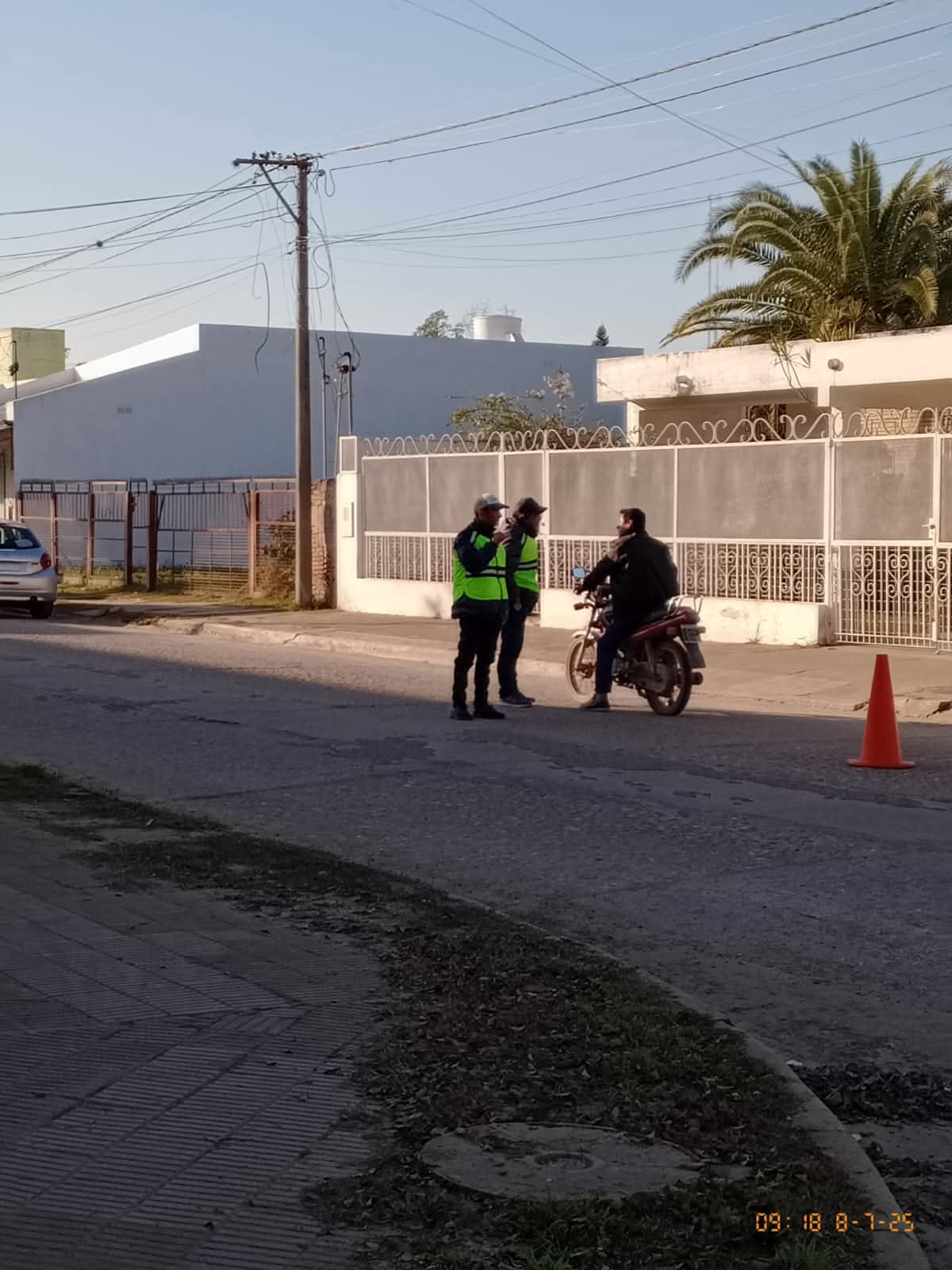 OPERATIVOS DE CONCIENTIZACION Y CONTROL DEL TRÁNSITO EN VILLA ÁNGELA 