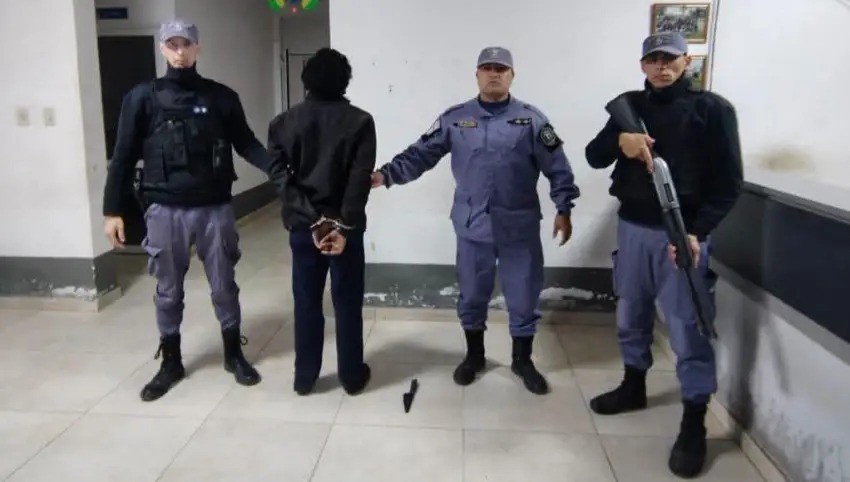 CHARATA: Apu&ntilde;al&oacute; a su hermano con un cuchillo de carnicero: lo detuvieron