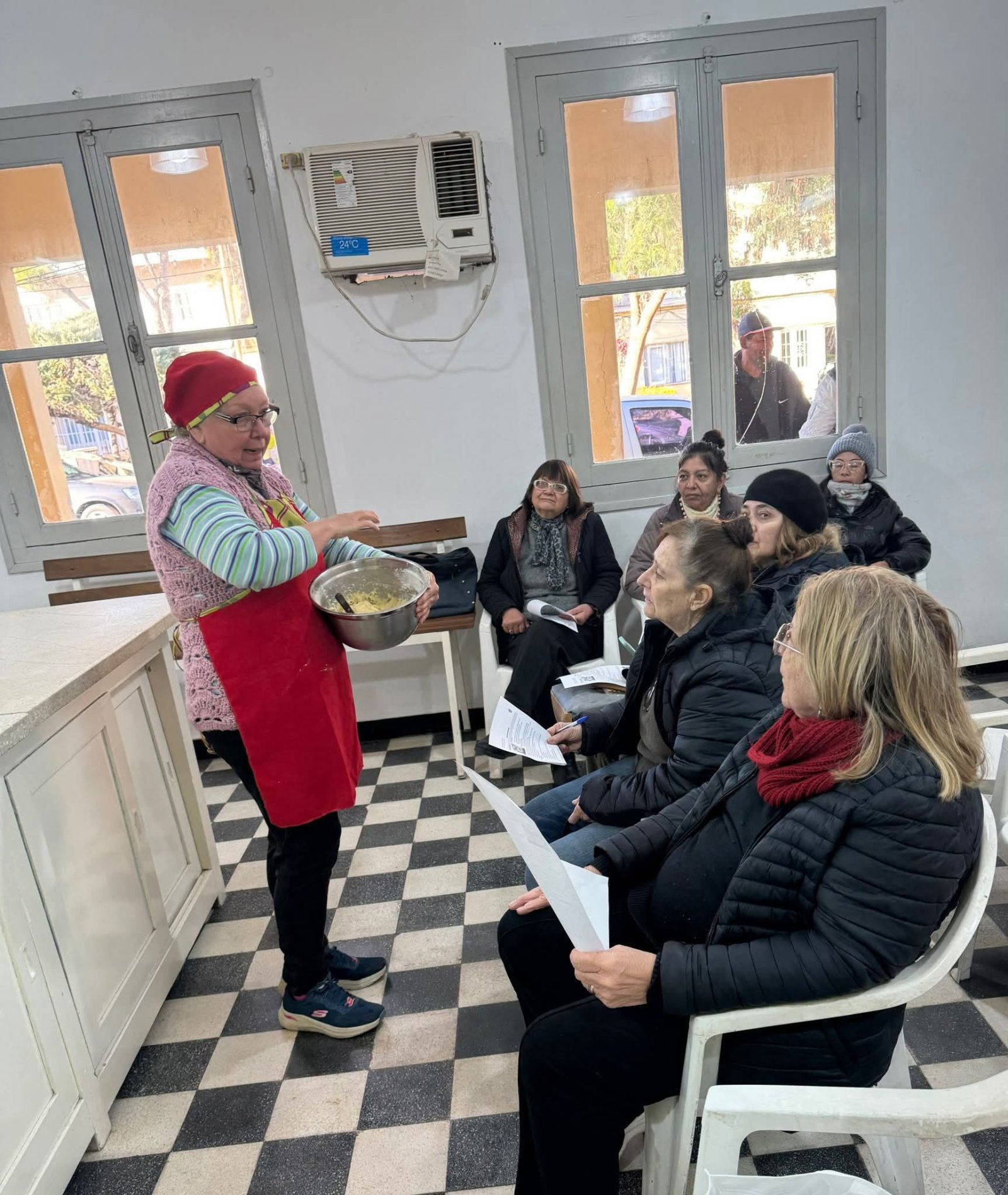 TALLER GRATUITO PARA CEL&Iacute;ACOS: ROSITA CALCHICHEN COMPARTI&Oacute; T&Eacute;CNICAS PARA ELABORAR ROLLS DE CANELA Y FACTURAS SIN TACC