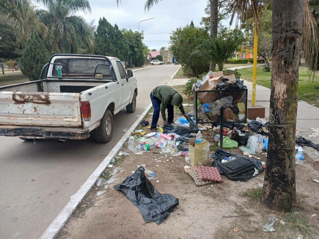 Trabajos de limpieza en Villa &Aacute;ngela realizados por el municipio