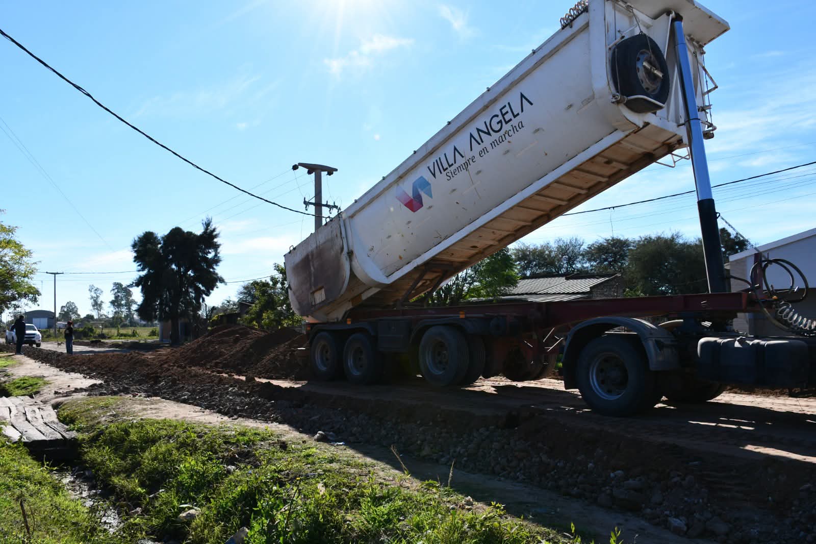 CONTIN&Uacute;AN LOS TRABAJOS DE MEJORAMIENTO VIAL EN LA CALLE JOAQU&Iacute;N V. GONZ&Aacute;LEZ