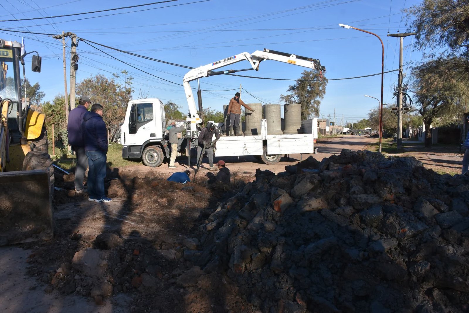 EL MUNICIPIO COMENZ&Oacute; LOS TRABAJOS DE MEJORA INTEGRAL EN CALLE 1&ordm; DE MAYO
