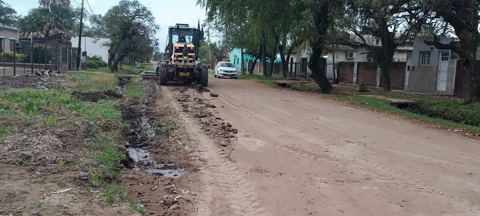 AVANZAN LOS TRABAJOS PREVIOS A LA COLOCACI&Oacute;N DE RIPIO EN EL BARRIO EL PORVENIR