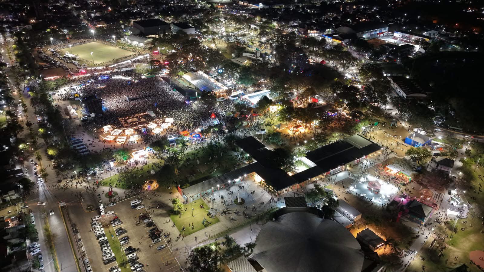 IMPRESIONANTE CONVOCATORIA EN EL CIERRE DE LA BIENAL 2026: UNAS 250 MIL PERSONAS DISFRUTARON DE LA &Uacute;LTIMA NOCHE CON ABEL PINTOS