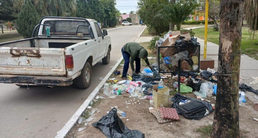 Trabajos de limpieza en Villa &Aacute;ngela realizados por el municipio