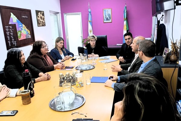 EDUCACI&Oacute;N Y LA FUNDACI&Oacute;N BUNGE Y BORN ACUERDAN ACCIONES CONJUNTAS PARA FORTALECER LA CALIDAD EDUCATIVA EN EL CHACO
