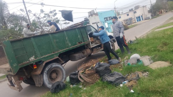 EL MUNICIPIO CONTIN&Uacute;A CON EL CORTE DE PASTO Y LA LIMPIEZA DE BASURALES A CIELO ABIERTO