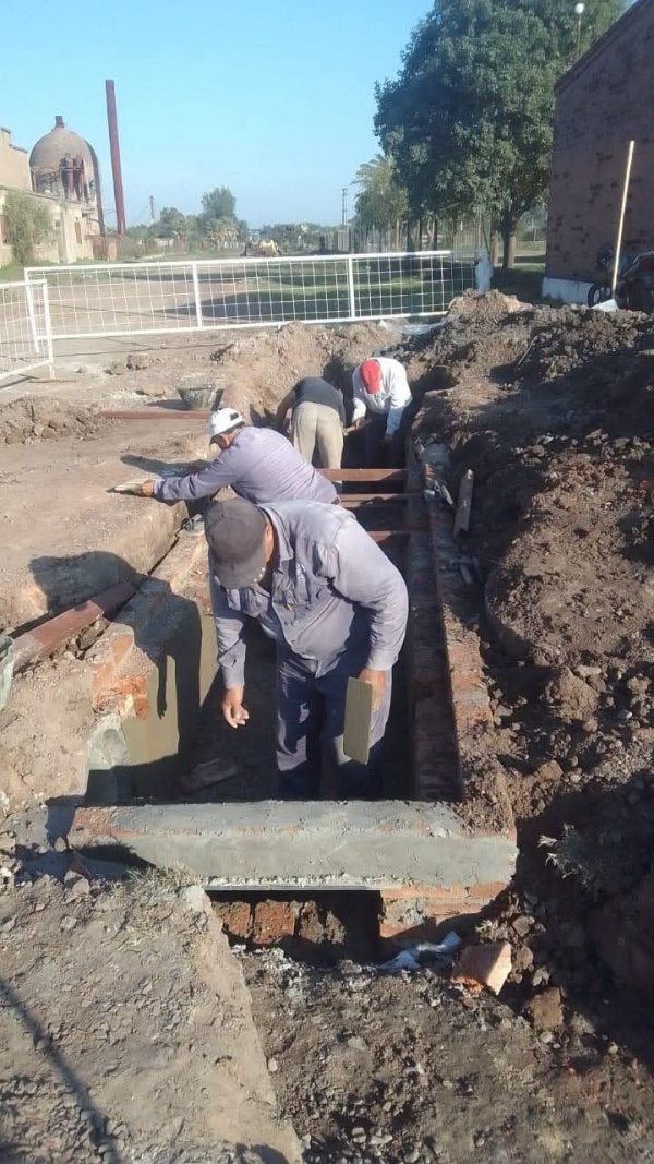 AVANZAN LOS TRABAJOS EN LA BOCA DE TORMENTA DE AVENIDA LA PLATA Y CHUBUT