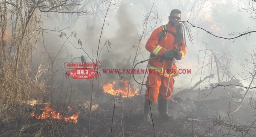 Villa &Aacute;ngela: INCENDIO DE PASTOS Y BASURA ES SOFOCADO POR BOMBEROS.
