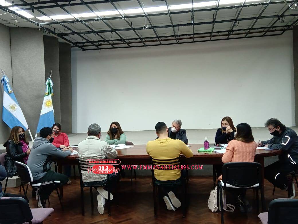 Villa &Aacute;ngela: EL CONCEJO HABILIT&Oacute; LA EXTENSI&Oacute;N HORARIA PARA LOCALES GASTRON&Oacute;MICOS DE MARTES A DOMINGOS Y FERIADOS HASTA LAS 00:00 HS.