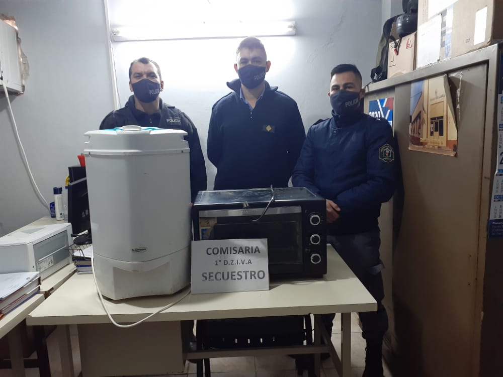 Villa Angela: PERSONAL POLICIAL LOGRA EL RECUPERO DE ELEMENTOS ROBADOS TRAS REALIZAR UN INTENSO RASTRILLAJE