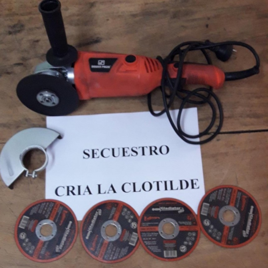 La Clotilde: RECUPERAN HERRAMIENTAS ROBADAS Y DETUVIERON AL AUTOR, UN MENOR DE 13 A&Ntilde;OS DE EDAD