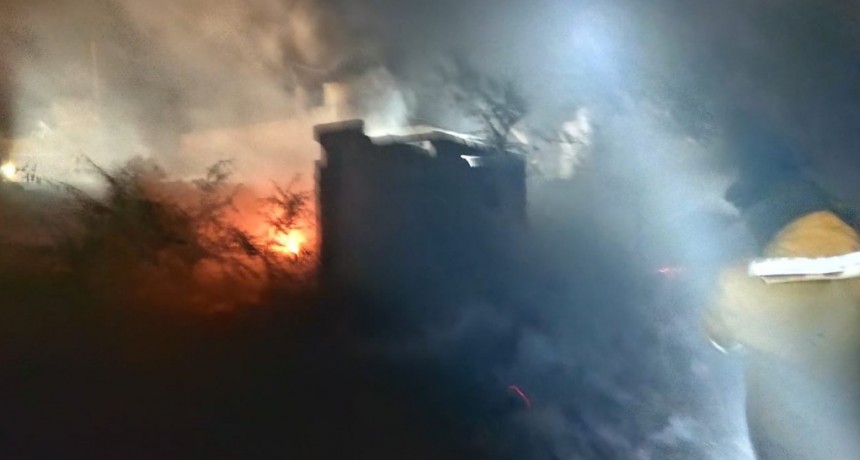 Villa &Aacute;ngela: UN INCENDIO AFECTA UNA SUPERFICIE DE 2000 Mts.2 PONIENDO EN RIESGO VIVENDAS CERCANAS