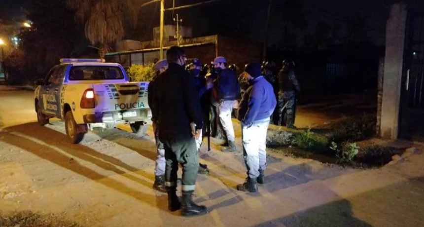 Desbarataron una fiesta clandestina en Resistencia, con m&aacute;s de mil personas