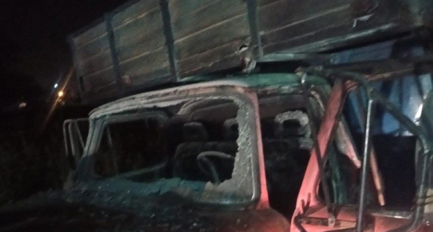 Charata - Le prendieron fuego su cami&oacute;n y sospecha de su hijastra de 16 a&ntilde;os y su novio