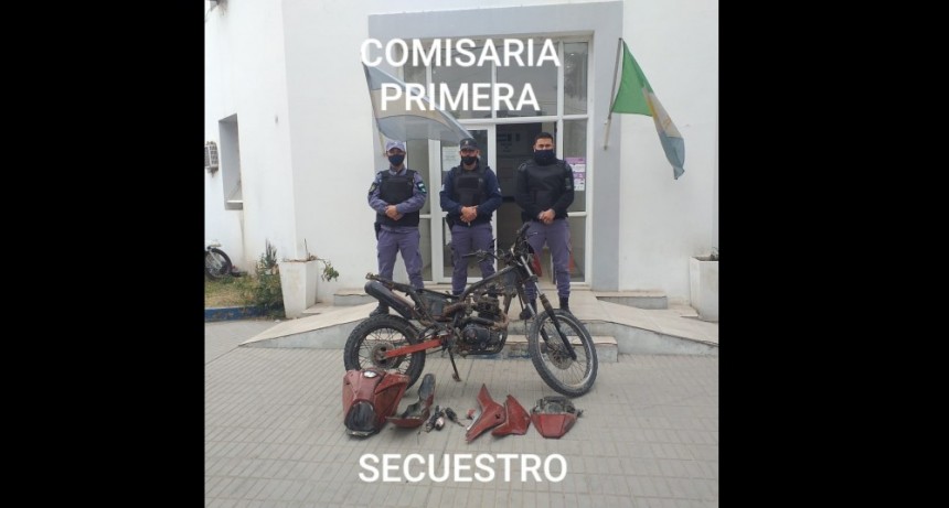 Villa &Aacute;ngela: EL PERSONAL POLICIAL LOGRA EL RECUPERO DE UNA MOTO CON PEDIDO DE SECUESTRO