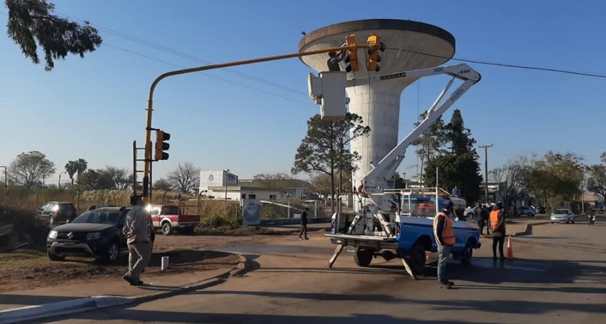 Villa &Aacute;ngela: EL MUNICIPIO COLOCA NUEVOS SEM&Aacute;FOROS ANTE EL AUMENTO DE TRANSITO EN LA CIUDAD