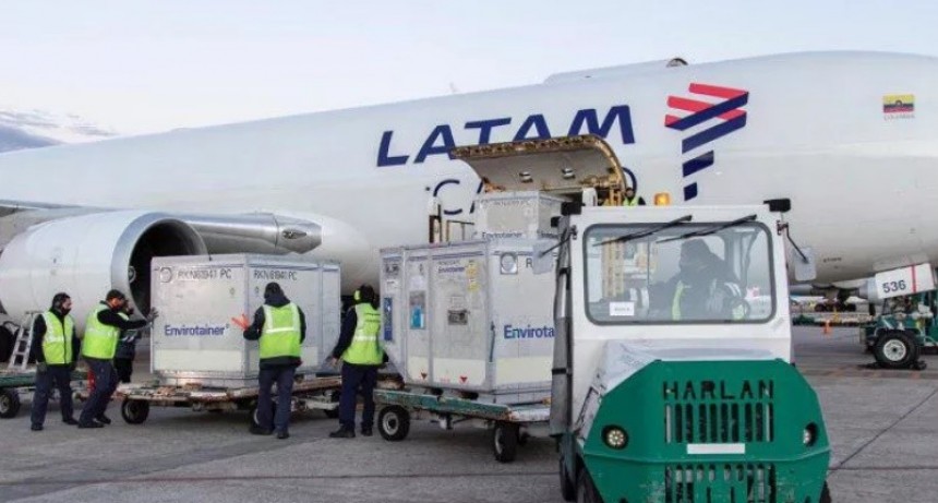 Llegaron m&aacute;s de 200 mil dosis de AstraZeneca a la Argentina