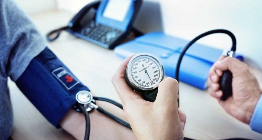 Estiman que la presi&oacute;n arterial mal controlada causa 100 muertes por d&iacute;a en Argentina