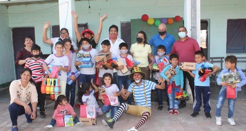 Enrique Urien: Liliana Pascua acompa&ntilde;&oacute; el Festejo &ldquo;D&iacute;a del Ni&ntilde;o&rdquo; en la Escuela N&ordm;526 de la Manuela