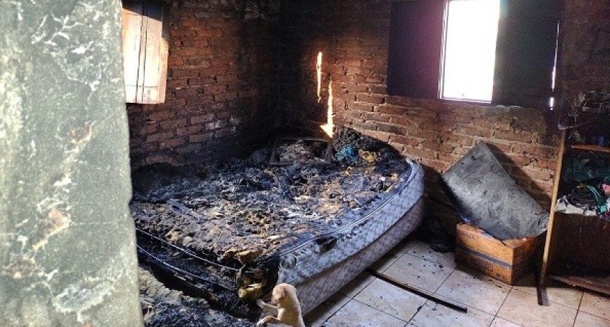 Villa &Aacute;ngela: Se Incendi&oacute;  una vivienda en el  Barrio Villa Mar&iacute;a y se perdieron varios objetos materiales 