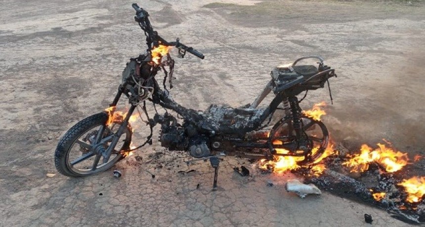Se Incendi&oacute; una motocicleta en el Trayecto de Villa &Aacute;ngela a Charata