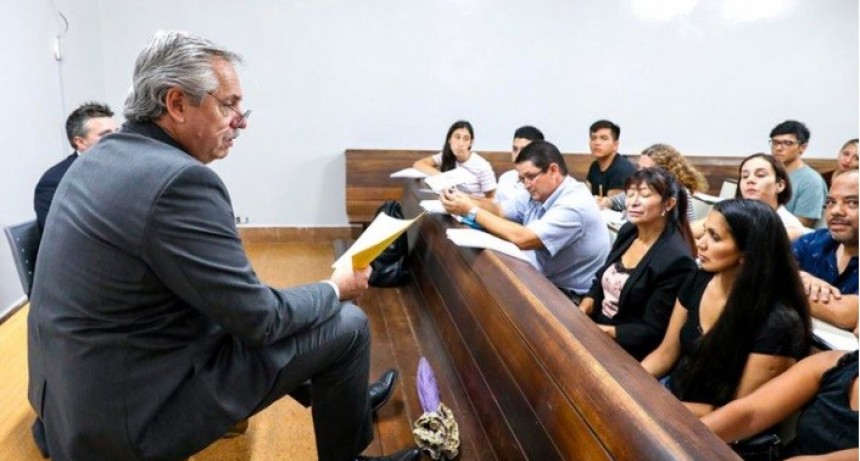 Alberto Fern&aacute;ndez defendi&oacute; a la profesora K: &ldquo;Fue un debate formidable que le abre la cabeza al alumno&rdquo;