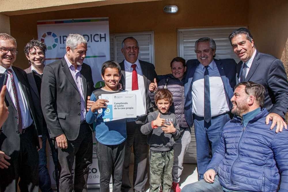 Se entregaron 100 viviendas en Villa Ángela: “Este es un derecho de  todas las argentinas y los argentinos” dijo Alberto Fernández