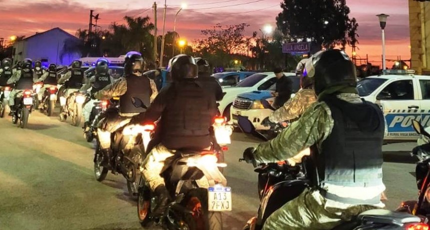 Villa &Aacute;ngela: RECIBIMOS AL PRESIDENTE DE LA NACI&Oacute;N EN NUESTRA CIUDAD | EL PERSONAL POLICIAL DESPLIEGA UN IMPRESIONANTE OPERTAIVO DE SEGURIDAD