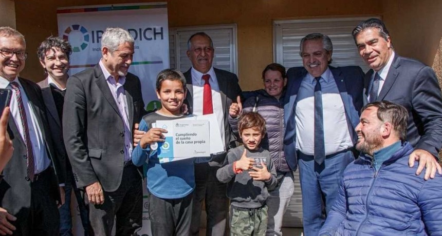 Se entregaron 100 viviendas en Villa &Aacute;ngela: &ldquo;Este es un derecho de  todas las argentinas y los argentinos&rdquo; dijo Alberto Fern&aacute;ndez