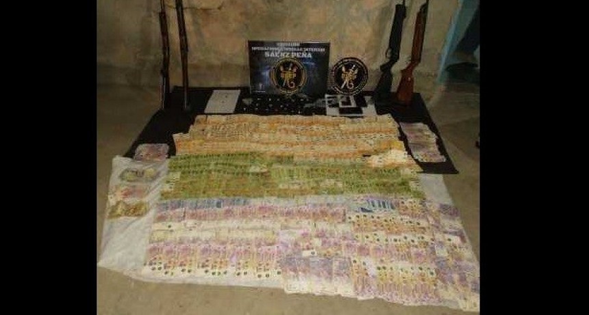 Incautaron coca&iacute;na y mas de $500 mil durante un allanamiento en S&aacute;enz Pe&ntilde;a