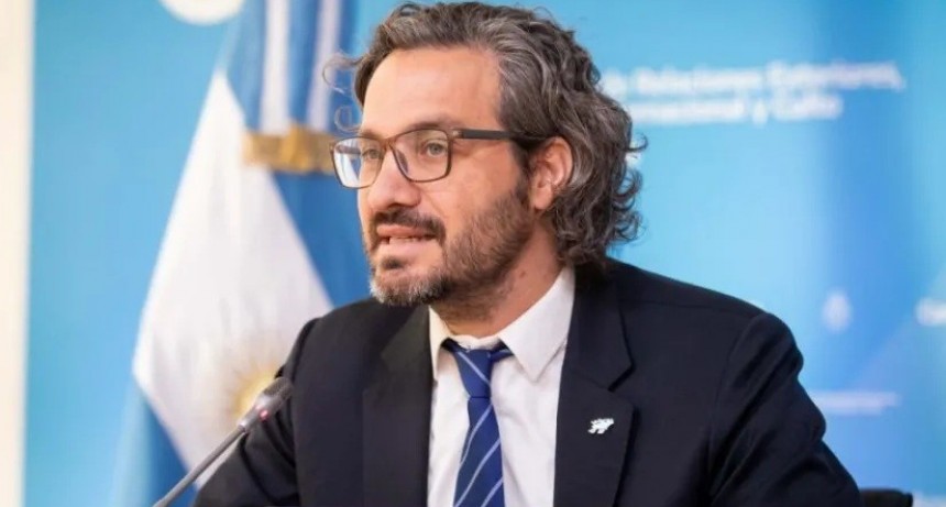 La oposici&oacute;n critic&oacute; a Santiago Cafiero por confundir las banderas de Suiza y Dinamarca en un acto