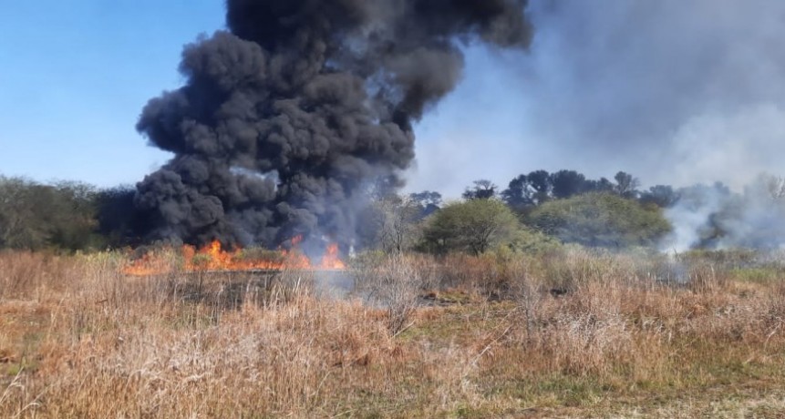 Villa Berthet: INCENDIO EN PASTIZALES PROVOC&Oacute; EL DA&Ntilde;O DE CA&Ntilde;OS PERTENECIENTES A LA CONSTRUCCI&Oacute;N DEL ACUEDUCTO POR RUTA PROVINCIAL N&deg;6