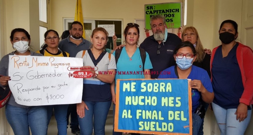 Villa �ngela: COMENZ� EL PARO DE TIEMPO INDETERMINADO DE RENTA M�NIMA PROGRESIVA CON EL APOYO DE RA�L CASTELLS | ?Es f�cil andar haciendo discursos pol�ticos por ah� ? y gastarse en una comida lo que ellos tienen de ingreso para todo un mes�