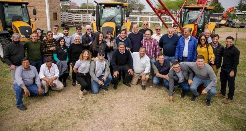 El gobierno entreg&oacute; equipamiento a 15 cooperativas para fortalecer el servicio el&eacute;ctrico que brindan en zonas rurales