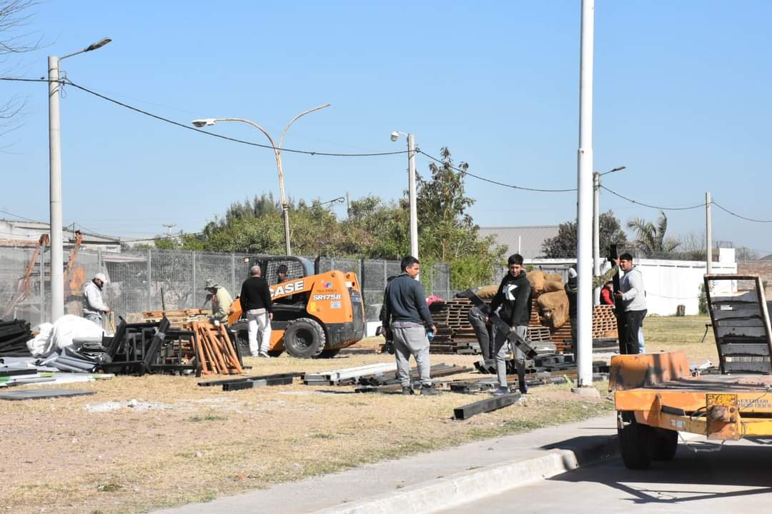 LA MUNICIPALIDAD DE VILLA ÁNGELA ULTIMA DETALLES EN EL ESPUM PARA LA 2° EXPO POTENCIAR