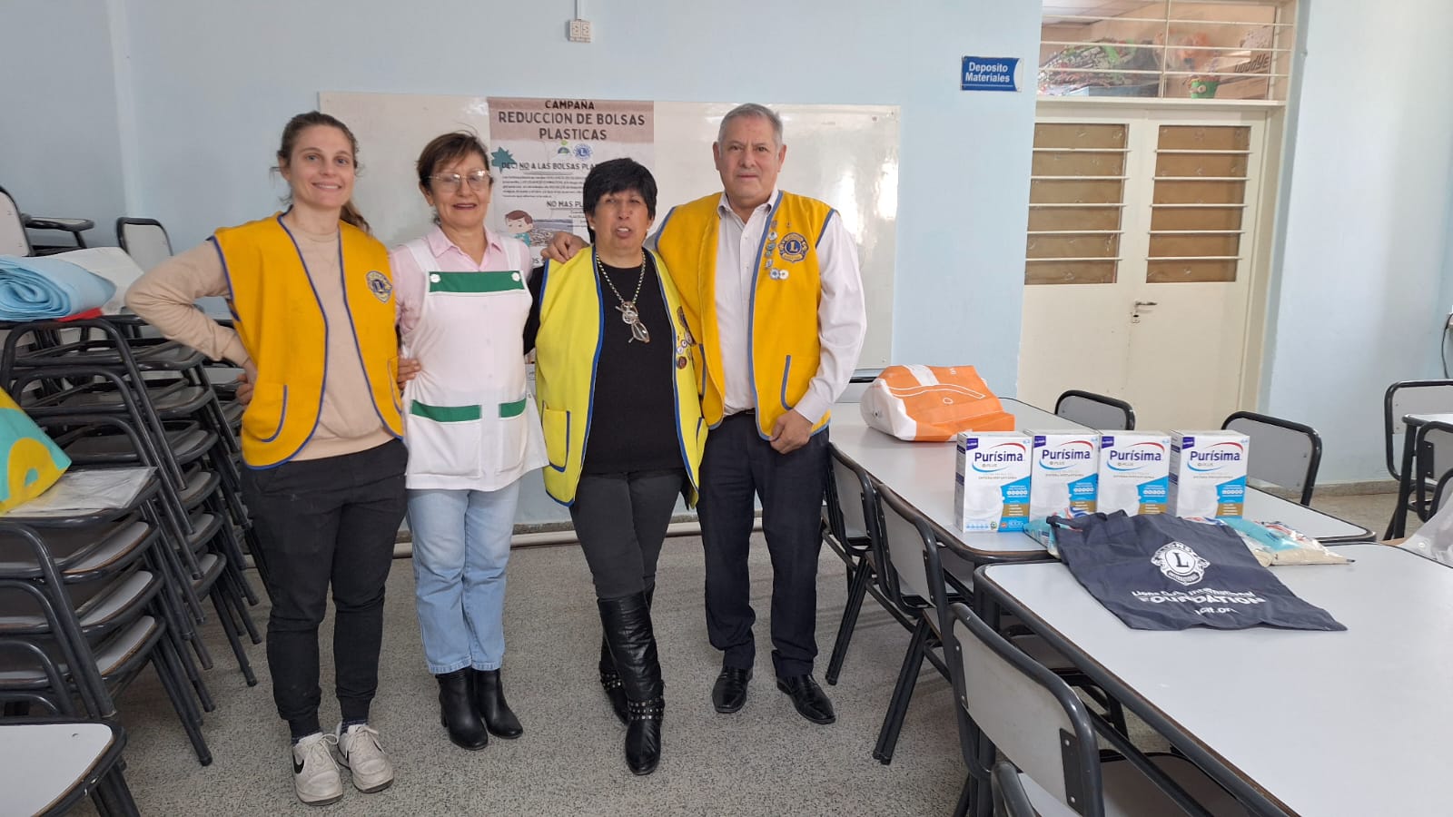 Villa &Aacute;ngela: EL CLUB DE LEONES IMPULSA UNA CAMPA&Ntilde;A DE REDUCCI&Oacute;N DE BOLSAS  PL&Aacute;STICAS