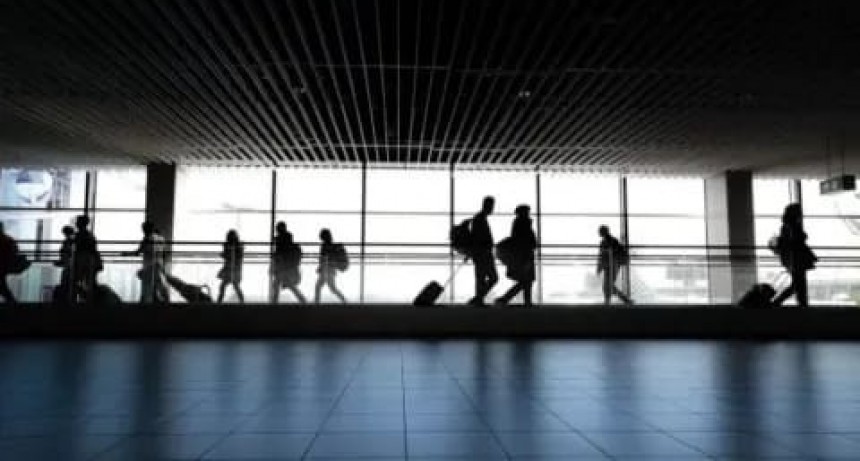 Viruela del mono: el Gobierno refuerza los controles en aeropuertos