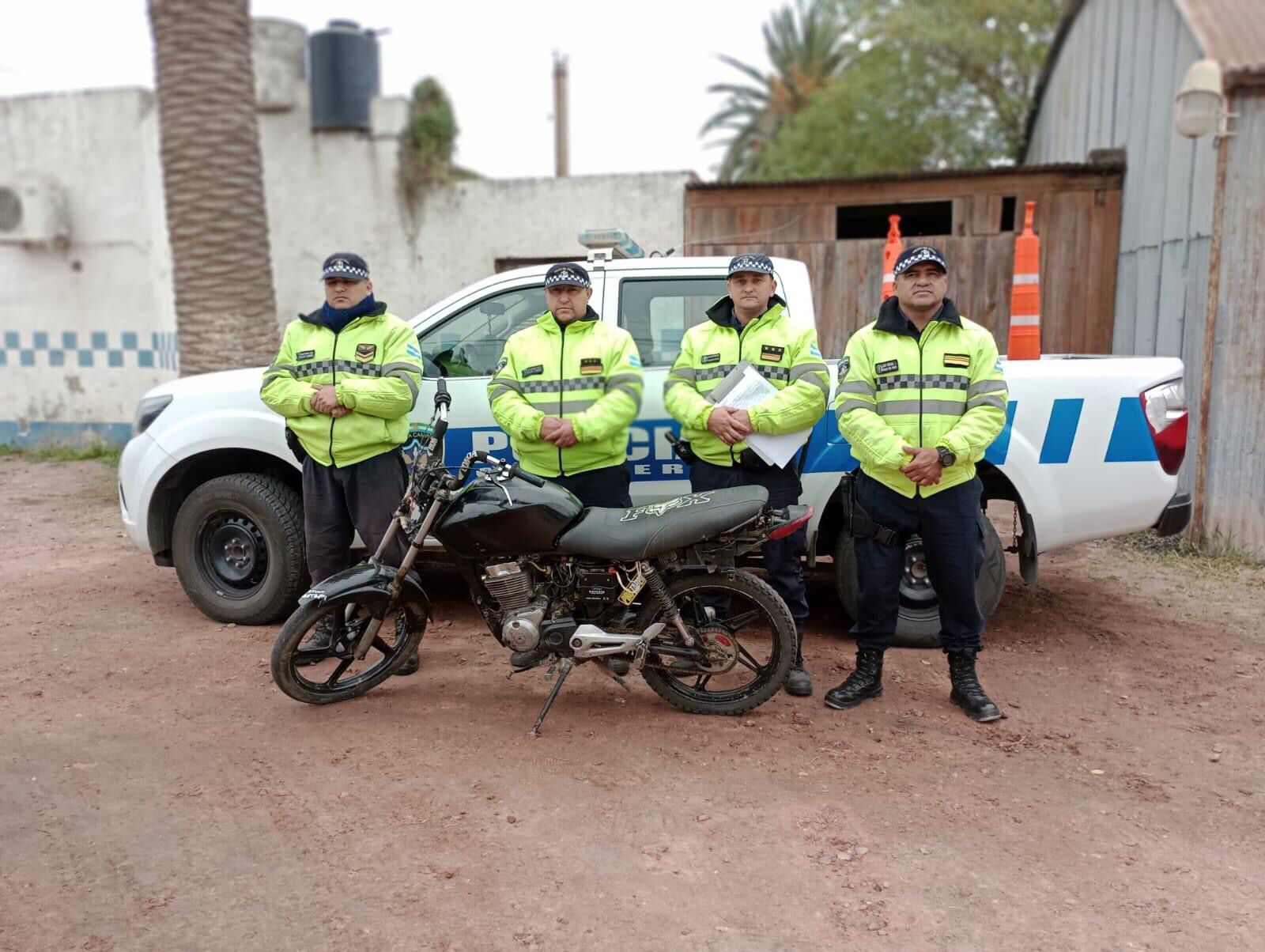 Villa &Aacute;ngela: CAMINERA SECUESTR&Oacute; UNA MOTO POR PRESENTAR UNA DE LAS DOCUMENTACIONES FALSAS