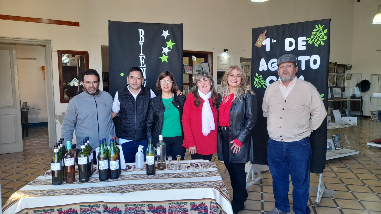 VILLA ÁNGELA DEGUSTÓ LA CAÑA CON RUDA EN EL MUSEO REGIONAL 