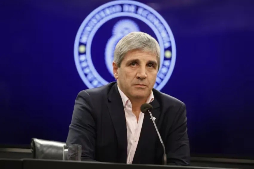 El Gobierno recibirá USD 2.000 millones del FMI y hará pase de deuda con el BCRA
