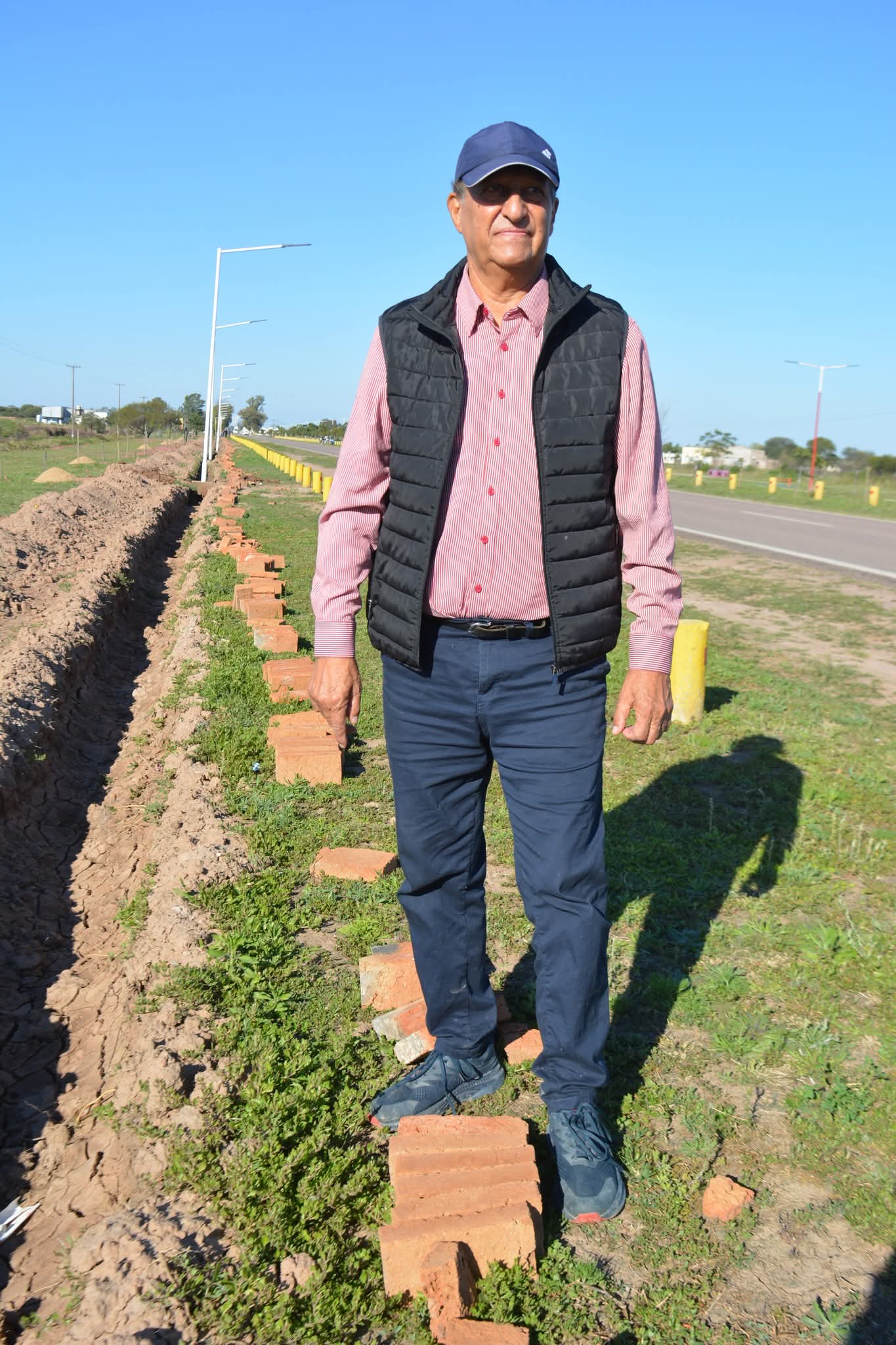 MUNICIPALIDAD DE VILLA ÁNGELA AVANZA CON LA OBRA DE ALUMBRADO PÚBLICO EN AVENIDA RICARDO BINAGHI