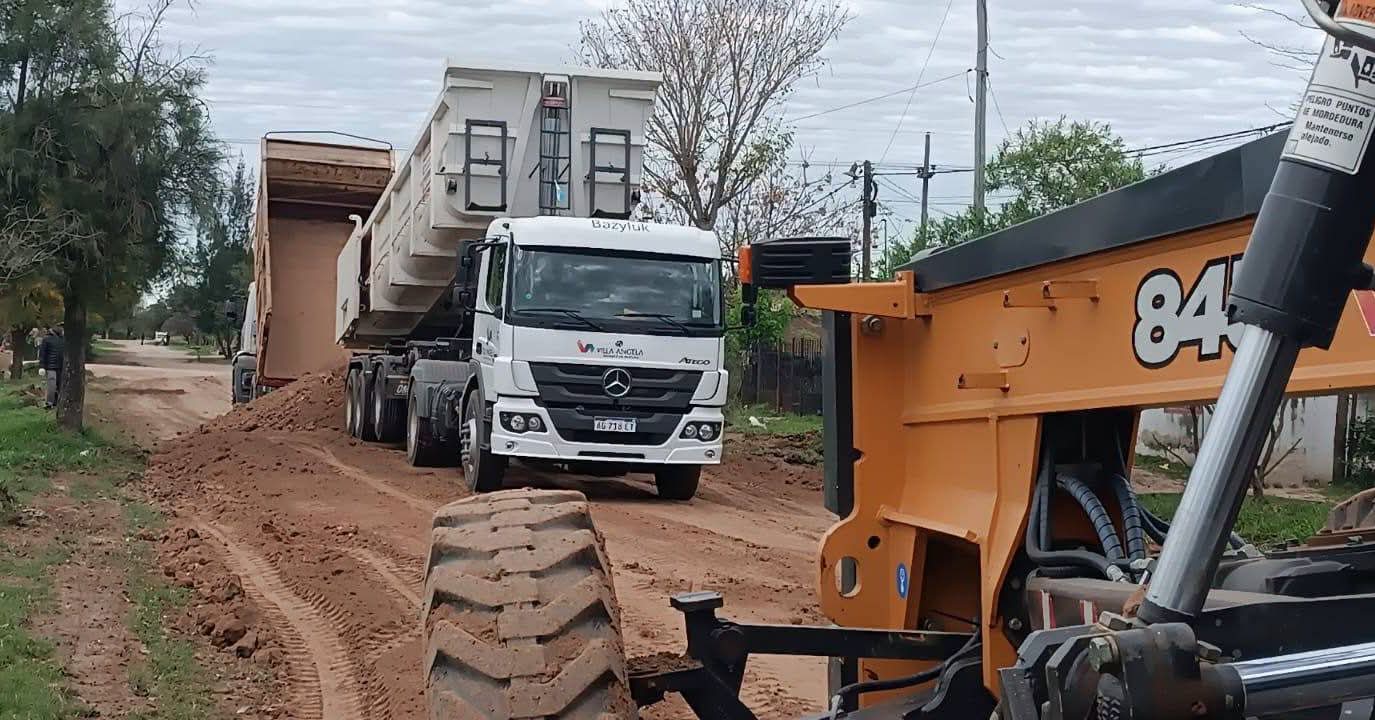 VILLA &Aacute;NGELA: CONTIN&Uacute;A EL RELLENO EN AVENIDA CUENCA