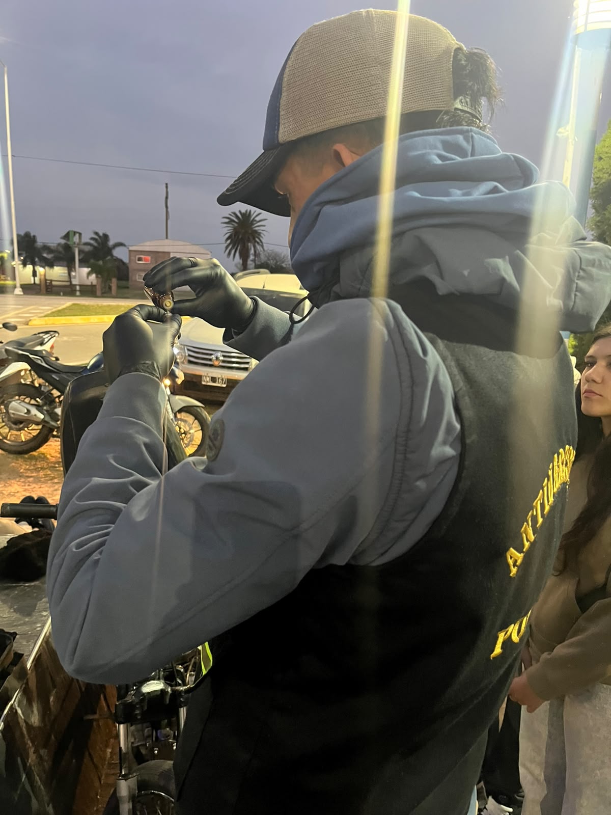 OPERATIVO ANTIDROGAS EN LA CLOTILDE: SECUESTRAN MARIHUANA Y DETIENEN A UN JOVEN 