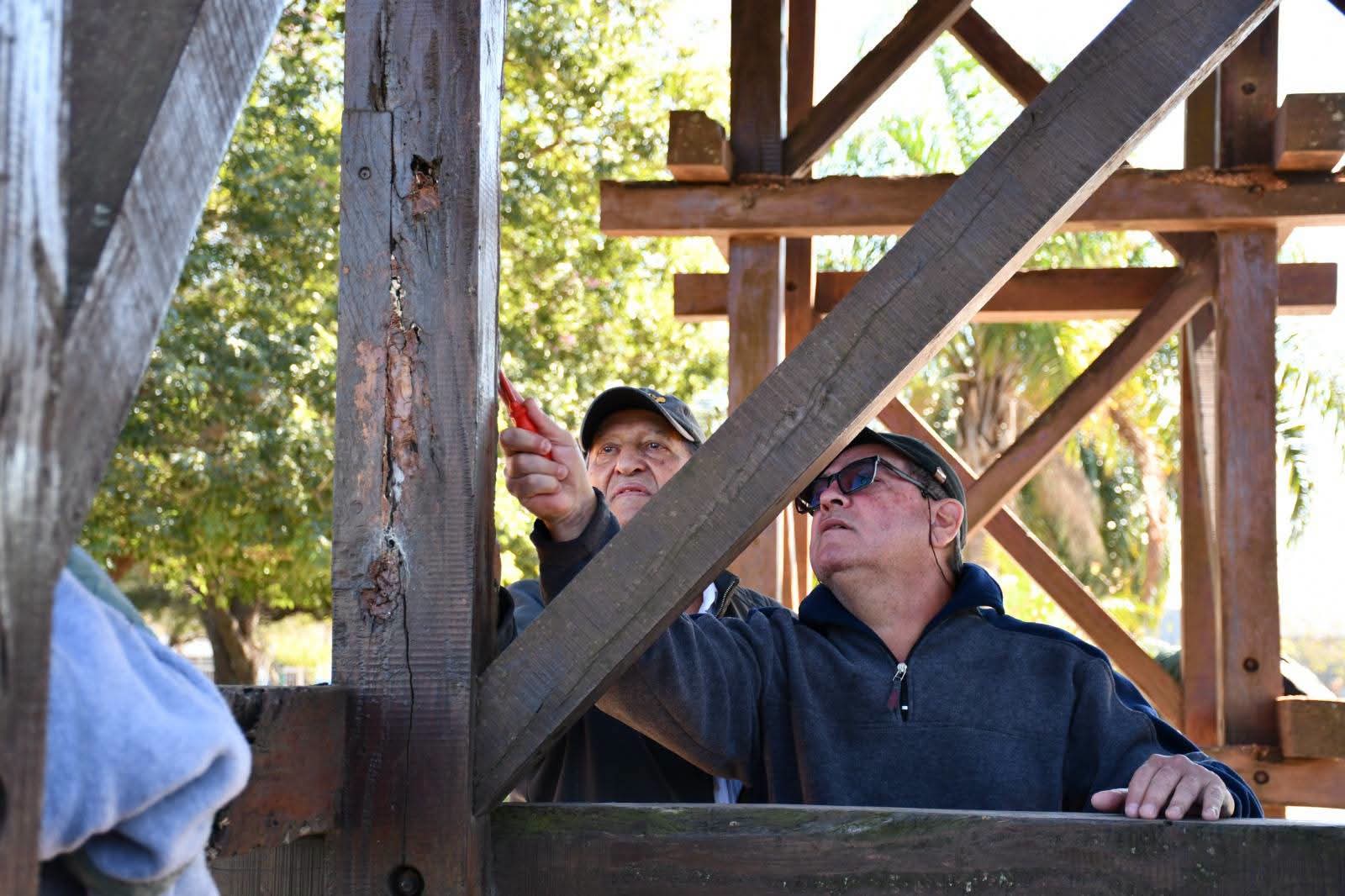VILLA &Aacute;NGELA: SUPERVIS&Oacute; LA REPARACI&Oacute;N DEL PUENTE DE LA FUNDACI&Oacute;N EN EL PARQUE DEL CENTENARIO