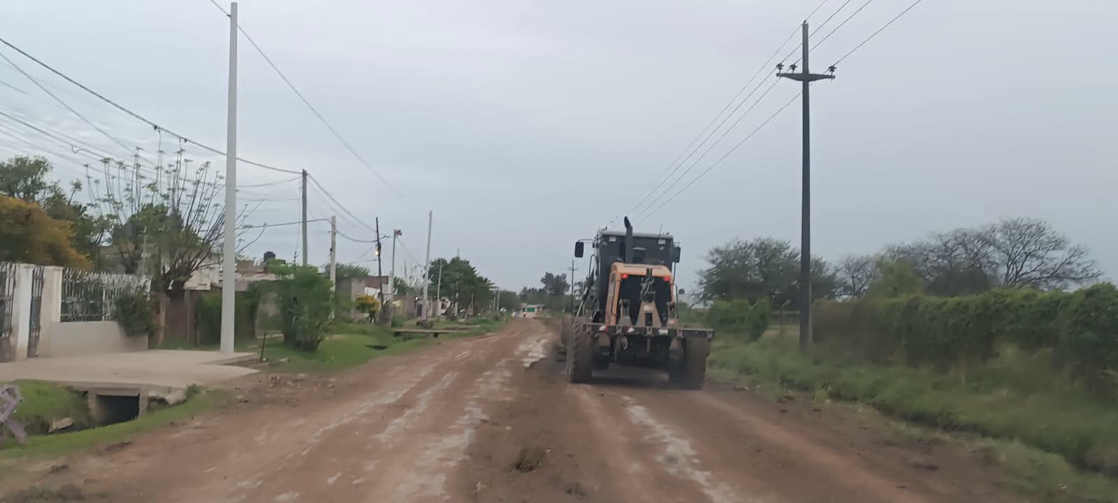 CONTIN&Uacute;AN LAS MEJORAS DE CALLES EN VILLA &Aacute;NGELA 
